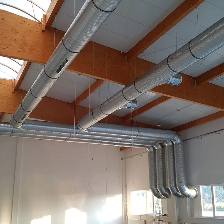 Rohrleitungsbau einer Absauganlage