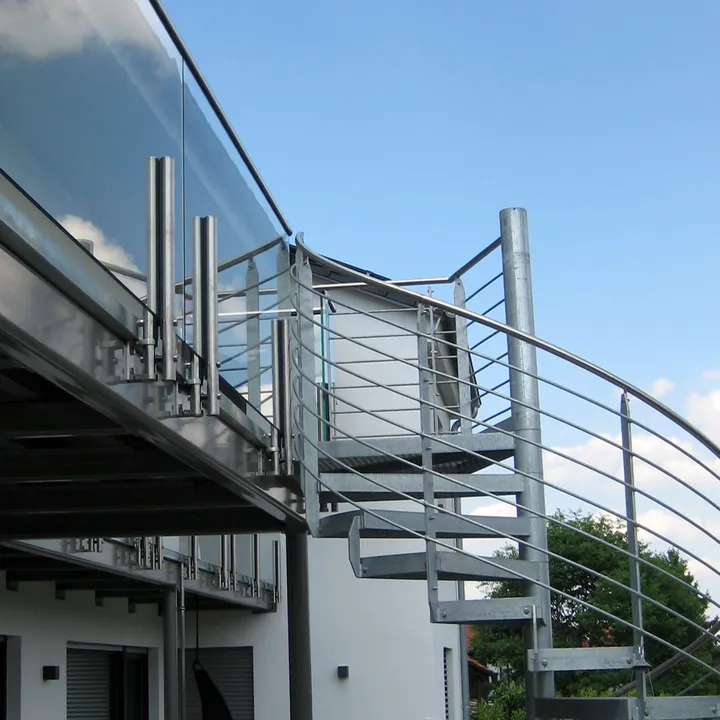 Stahlkonstruktion mit Treppenanlage